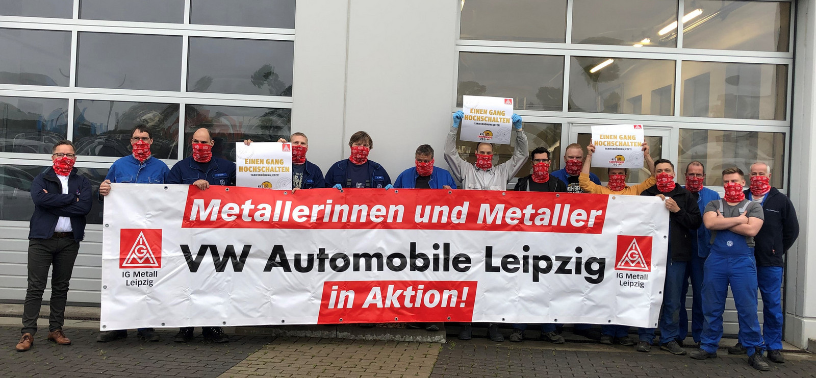 2. Tarifverhandlung endete ergebnislos - Fotoaktion bei Volkswagen  Automobile Leipzig :: IG Metall Leipzig